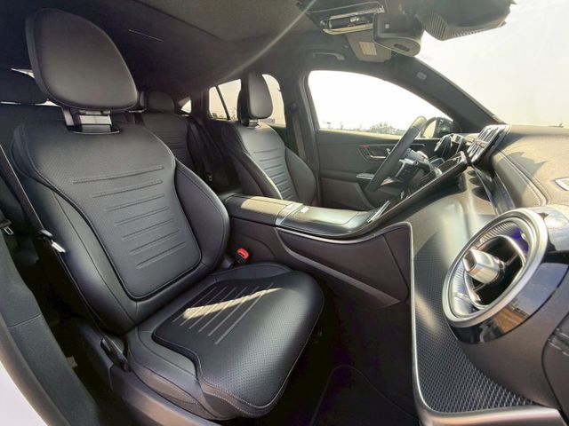 全新車｜AMG夜色、摸門、免鑰匙、P20進階跟車、車道維持、360環景、前後雷達、倒車顯影、盲點、柏林、腳踢  第8張相片