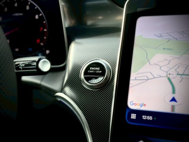 全新車｜AMG夜色、摸門、免鑰匙、P20進階跟車、車道維持、360環景、前後雷達、倒車顯影、盲點、柏林、腳踢  第10張相片