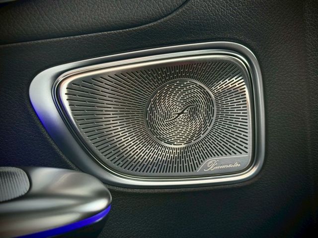 全新車｜AMG夜色、摸門、免鑰匙、P20進階跟車、車道維持、360環景、前後雷達、倒車顯影、盲點、柏林、腳踢  第13張相片