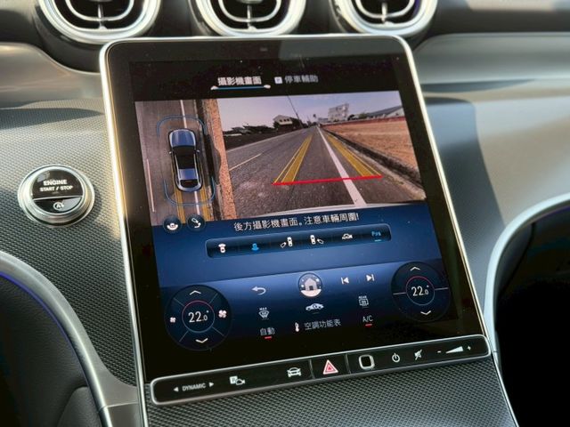 全新車｜AMG夜色、摸門、免鑰匙、P20進階跟車、車道維持、360環景、前後雷達、倒車顯影、盲點、柏林、腳踢  第15張相片