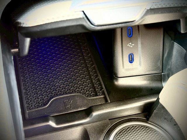 全新車｜AMG夜色、摸門、免鑰匙、P20進階跟車、車道維持、360環景、前後雷達、倒車顯影、盲點、柏林、腳踢  第16張相片