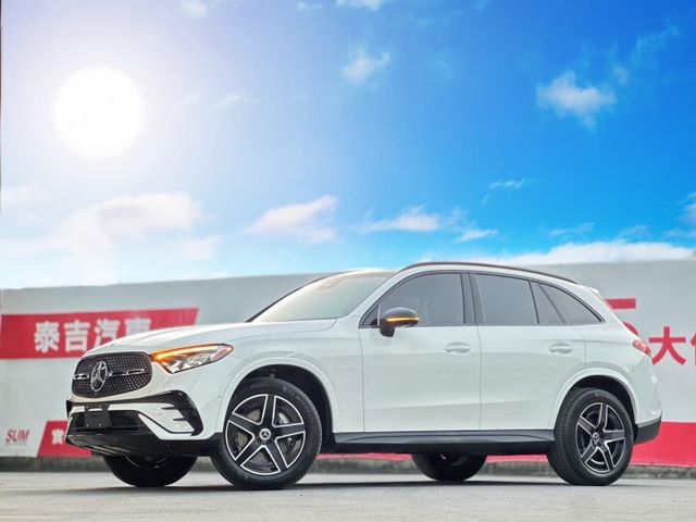 每天通勤的路，動力、舒適、科技一次到位｜AMG夜色、48V輕油電、摸門、免鑰匙、P20​、360環景、盲點、腳踢  第1張相片