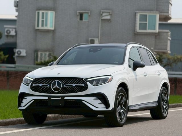 每天通勤的路，動力、舒適、科技一次到位｜AMG夜色、48V輕油電、摸門、免鑰匙、P20​、360環景、盲點、腳踢  第2張相片