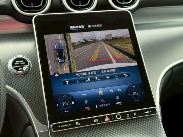 每天通勤的路，動力、舒適、科技一次到位｜AMG夜色、48V輕油電、摸門、免鑰匙、P20​、360環景、盲點、腳踢  第12張相片