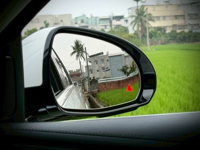 新世代豪華質感與科技全面升級｜48V輕油電、摸門、免鑰匙、P20、360環景、前後雷達、倒車顯影、腳踢、盲點、加熱方向盤  第11張相片