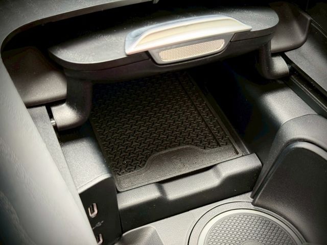 新世代豪華質感與科技全面升級｜48V輕油電、摸門、免鑰匙、P20、360環景、前後雷達、倒車顯影、腳踢、盲點、加熱方向盤  第15張相片