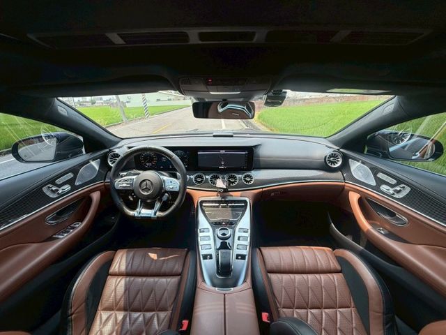 地表上的猛獸 ｜AMG套件、摸門、免鑰匙、23P跟車、車道維持、U88旋鈕、U78跑排氣、電懸​、升降尾翼、腳踢  第4張相片