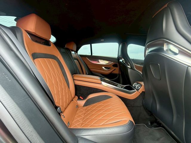 地表上的猛獸 ｜AMG套件、摸門、免鑰匙、23P跟車、車道維持、U88旋鈕、U78跑排氣、電懸​、升降尾翼、腳踢  第7張相片