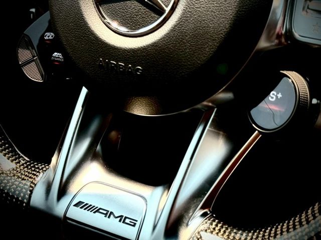地表上的猛獸 ｜AMG套件、摸門、免鑰匙、23P跟車、車道維持、U88旋鈕、U78跑排氣、電懸​、升降尾翼、腳踢  第11張相片