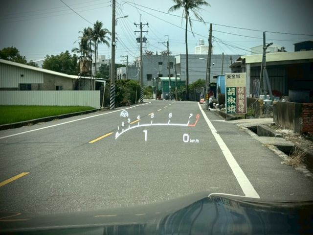 地表上的猛獸 ｜AMG套件、摸門、免鑰匙、23P跟車、車道維持、U88旋鈕、U78跑排氣、電懸​、升降尾翼、腳踢  第12張相片