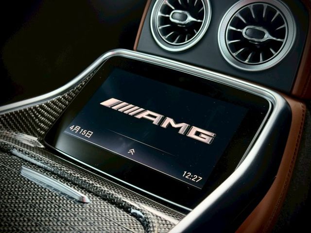 地表上的猛獸 ｜AMG套件、摸門、免鑰匙、23P跟車、車道維持、U88旋鈕、U78跑排氣、電懸​、升降尾翼、腳踢  第14張相片