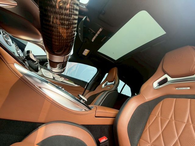 地表上的猛獸 ｜AMG套件、摸門、免鑰匙、23P跟車、車道維持、U88旋鈕、U78跑排氣、電懸​、升降尾翼、腳踢  第15張相片