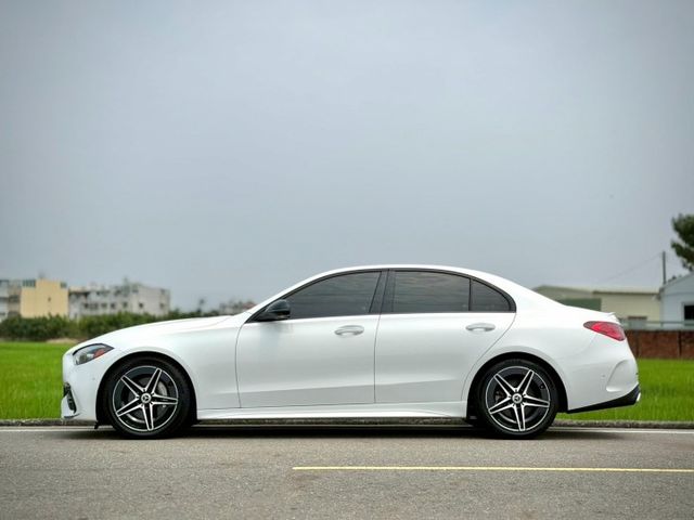 全新MBUX多媒體，數位儀表板，科技感爆棚｜不用200萬｜AMG夜色、48V輕油電、摸門、免鑰匙、360環景、前後雷達  第4張相片