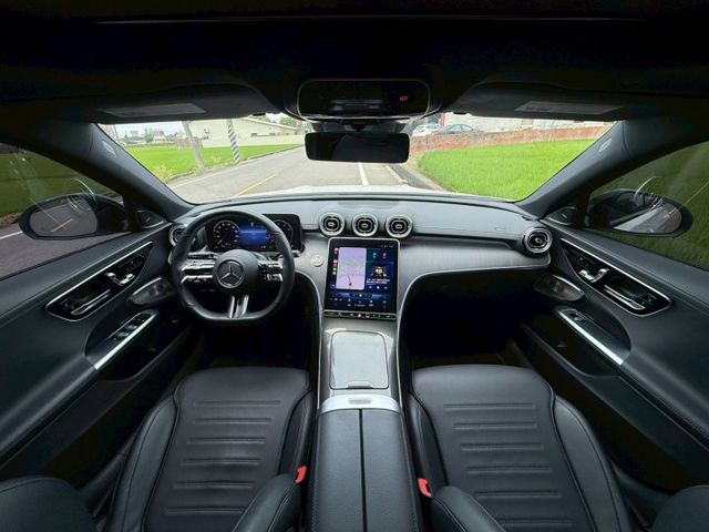 全新MBUX多媒體，數位儀表板，科技感爆棚｜不用200萬｜AMG夜色、48V輕油電、摸門、免鑰匙、360環景、前後雷達  第5張相片