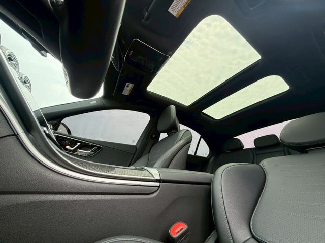 全新MBUX多媒體，數位儀表板，科技感爆棚｜不用200萬｜AMG夜色、48V輕油電、摸門、免鑰匙、360環景、前後雷達  第16張相片