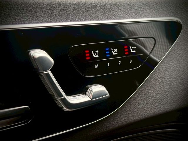 電動敞篷｜四座實用｜好開好停｜稀有釋出｜AMG、48V輕油電、摸門、免鑰匙、P20、雙前座頸部暖氣、方向盤加熱  第10張相片