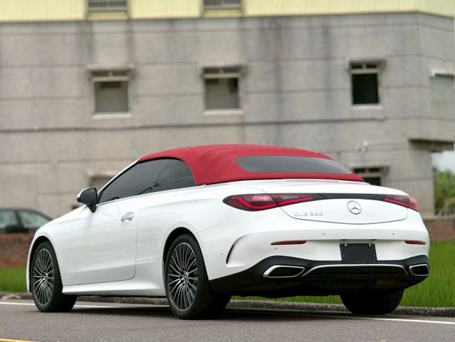 電動敞篷｜四座實用｜好開好停｜稀有釋出｜AMG、48V輕油電、摸門、免鑰匙、P20、雙前座頸部暖氣、方向盤加熱  第16張相片