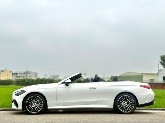 電動敞篷｜四座實用｜好開好停｜稀有釋出｜AMG、48V輕油電、摸門、免鑰匙、P20、雙前座頸部暖氣、方向盤加熱  第18張相片