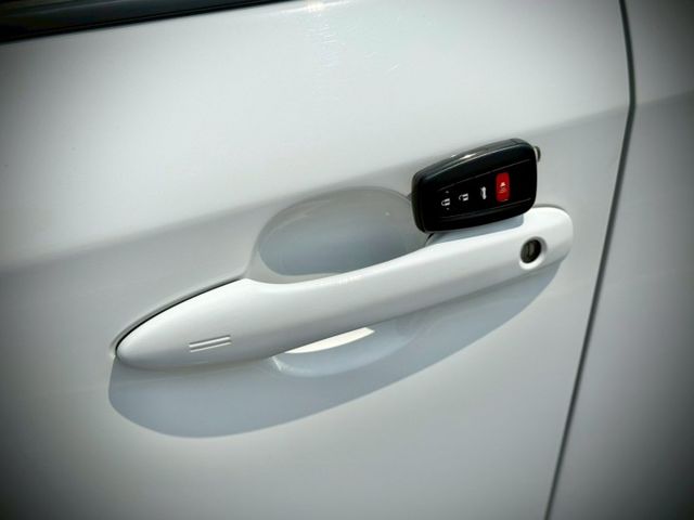 24年式｜超省油神車好養好開妥｜善率高｜摸門、免鑰匙、ACC、抬顯、前後雷達、倒車顯影​、恆溫空調  第9張相片