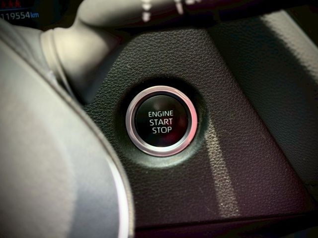 24年式｜超省油神車好養好開妥｜善率高｜摸門、免鑰匙、ACC、抬顯、前後雷達、倒車顯影​、恆溫空調  第10張相片