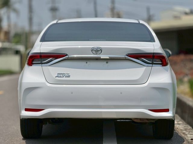 24年式｜超省油神車好養好開妥｜善率高｜摸門、免鑰匙、ACC、抬顯、前後雷達、倒車顯影​、恆溫空調  第17張相片