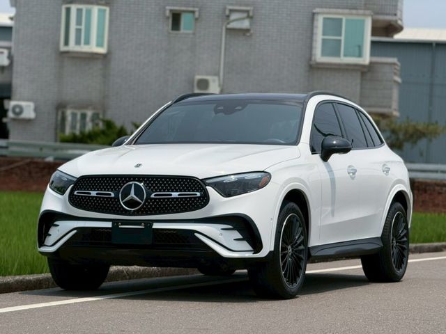 每天通勤的路，動力、舒適、科技一次到位｜AMG夜色、P20、360環景、前後雷達、倒車顯影、盲點、柏林、腳踢​、氣氛燈  第2張相片