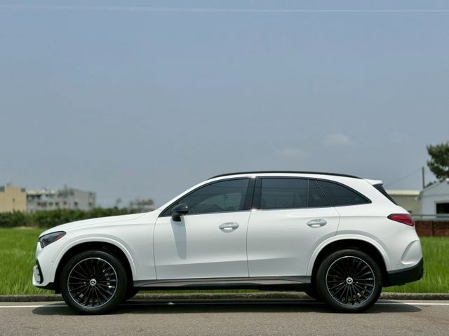 每天通勤的路，動力、舒適、科技一次到位｜AMG夜色、P20、360環景、前後雷達、倒車顯影、盲點、柏林、腳踢​、氣氛燈  第4張相片