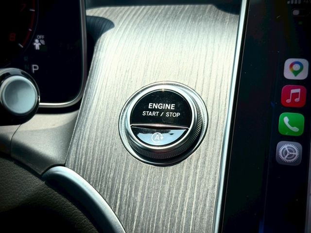 每天通勤的路，動力、舒適、科技一次到位｜AMG夜色、P20、360環景、前後雷達、倒車顯影、盲點、柏林、腳踢​、氣氛燈  第9張相片