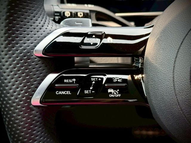 每天通勤的路，動力、舒適、科技一次到位｜AMG夜色、P20、360環景、前後雷達、倒車顯影、盲點、柏林、腳踢​、氣氛燈  第11張相片