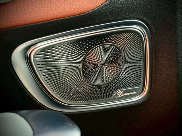 每天通勤的路，動力、舒適、科技一次到位｜AMG夜色、P20、360環景、前後雷達、倒車顯影、盲點、柏林、腳踢​、氣氛燈  第13張相片