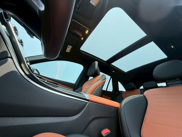 每天通勤的路，動力、舒適、科技一次到位｜AMG夜色、P20、360環景、前後雷達、倒車顯影、盲點、柏林、腳踢​、氣氛燈  第16張相片