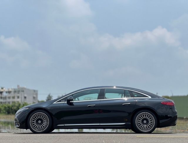 EQS450新能源時代來臨-純電車｜買就送充電樁｜老闆實測充滿電可行駛770km  第4張相片