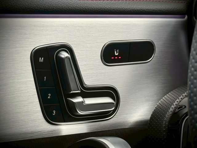 SB獵跑帥氣登場｜夜色套件吸睛首選｜車況優配備齊全｜AMG夜色、雙前門摸門解、免鑰匙、23P、360環景、盲點​、電尾門  第12張相片