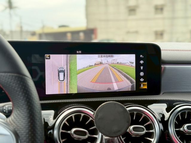 SB獵跑帥氣登場｜夜色套件吸睛首選｜車況優配備齊全｜AMG夜色、雙前門摸門解、免鑰匙、23P、360環景、盲點​、電尾門  第14張相片