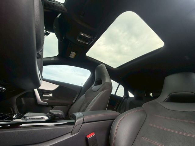 SB獵跑帥氣登場｜夜色套件吸睛首選｜車況優配備齊全｜AMG夜色、雙前門摸門解、免鑰匙、23P、360環景、盲點​、電尾門  第16張相片