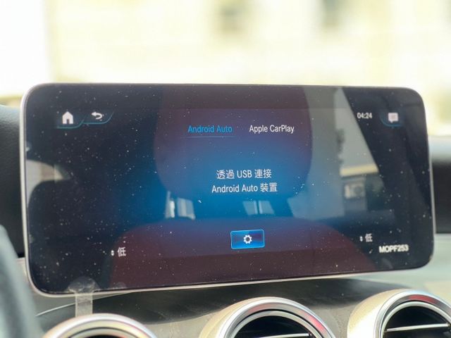 全網僅此一台｜未領牌小改款｜紅黑雙色內裝｜AMG夜色套件、摸門、免鑰匙、盲點偵測、倒車顯影、柏林之音、黑紅雙色座椅  第16張相片