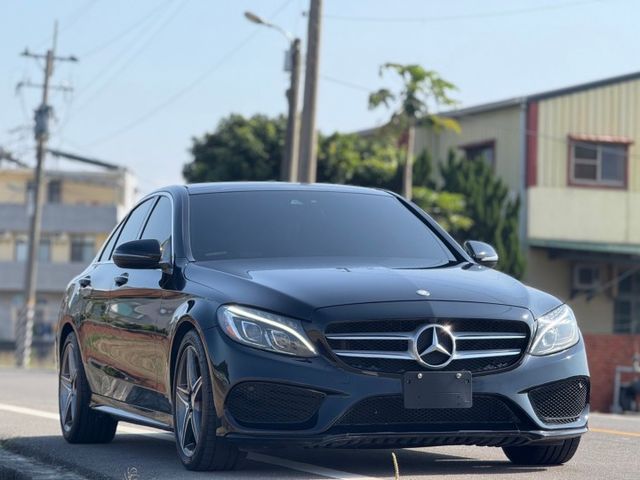 年輕人首選｜AMG、摸門、免鑰匙啟動、LED雙魚眼頭燈、倒車顯影、盲點偵測、柏林之音、黑梣木飾板、黑頂棚、全景天窗  第4張相片