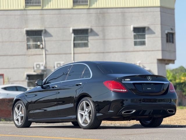 年輕人首選｜AMG、摸門、免鑰匙啟動、LED雙魚眼頭燈、倒車顯影、盲點偵測、柏林之音、黑梣木飾板、黑頂棚、全景天窗  第20張相片