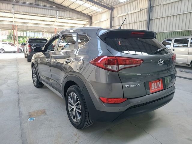 大空間休旅車  好車耐開  後座出風口 循跡防滑 歡迎來店賞車 蔡先生0937-265276  第8張相片