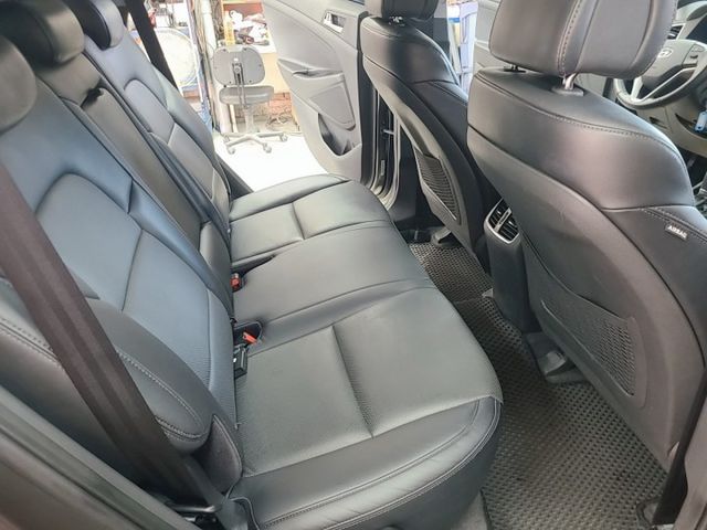 大空間休旅車  好車耐開  後座出風口 循跡防滑 歡迎來店賞車 蔡先生0937-265276  第15張相片