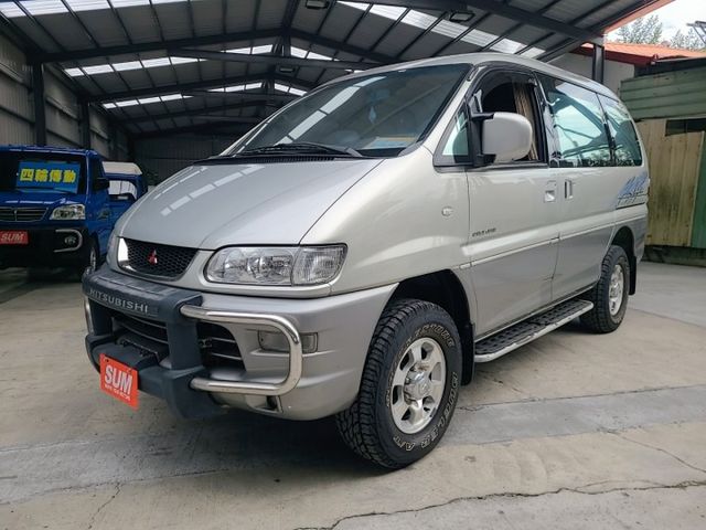 大空間商務車 7人座 4輪傳動 歡迎來電賞車 蔡先生0937-265276  第4張相片