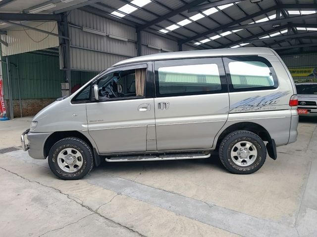 大空間商務車 7人座 4輪傳動 歡迎來電賞車 蔡先生0937-265276  第5張相片