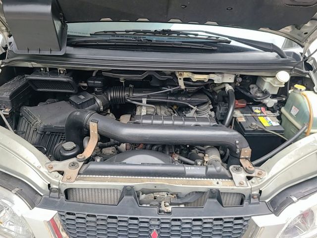 大空間商務車 7人座 4輪傳動 歡迎來電賞車 蔡先生0937-265276  第7張相片