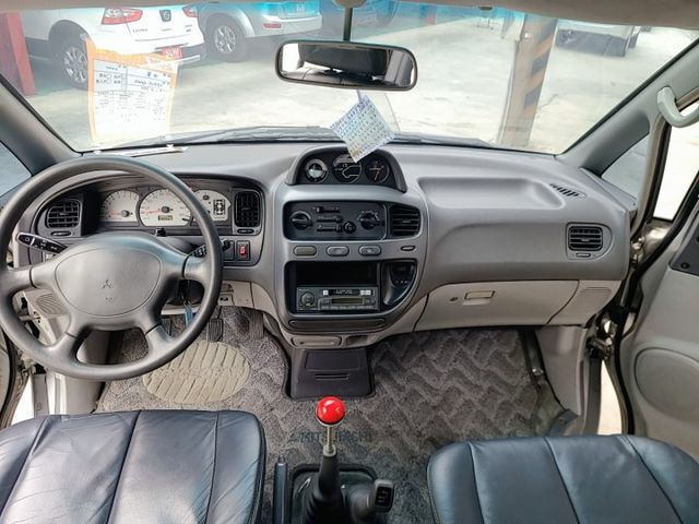 大空間商務車 7人座 4輪傳動 歡迎來電賞車 蔡先生0937-265276  第8張相片