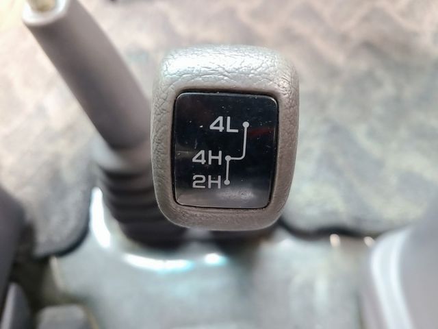大空間商務車 7人座 4輪傳動 歡迎來電賞車 蔡先生0937-265276  第9張相片