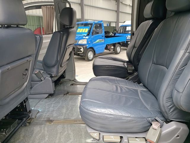 大空間商務車 7人座 4輪傳動 歡迎來電賞車 蔡先生0937-265276  第11張相片