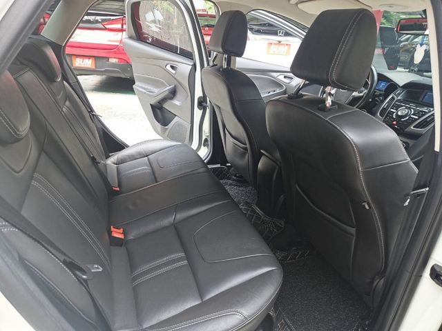 優質好車 定速 方向盤快撥鍵 倒車雷達 歡迎來電賞車 蔡先生0937-265-276  第9張相片