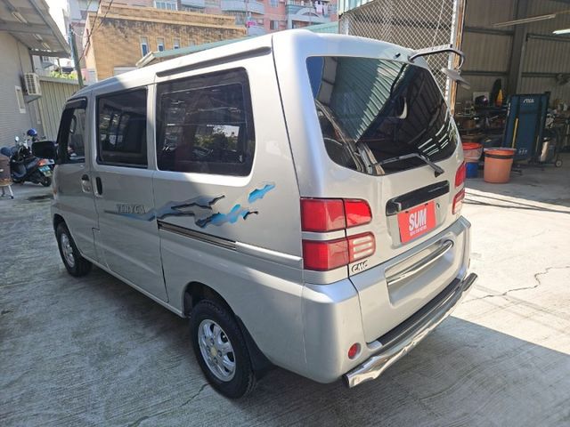 8人座證件 4輪傳動 稀有車 需第三排椅子+購8000 蔡先生0937-265-276  第4張相片