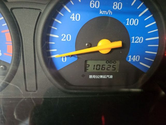 8人座證件 4輪傳動 稀有車 需第三排椅子+購8000 蔡先生0937-265-276  第7張相片