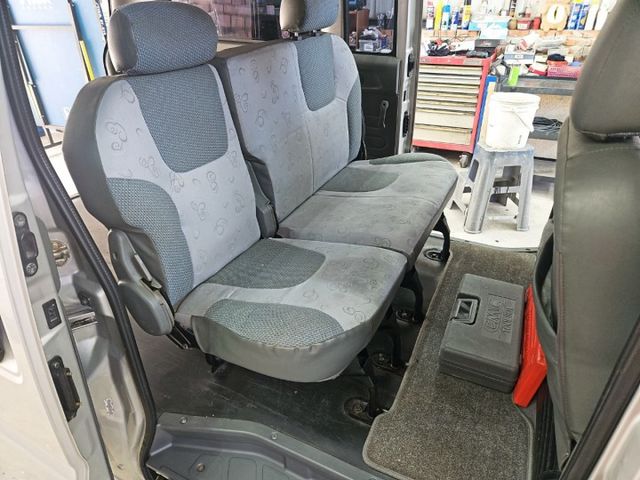 8人座證件 4輪傳動 稀有車 需第三排椅子+購8000 蔡先生0937-265-276  第11張相片